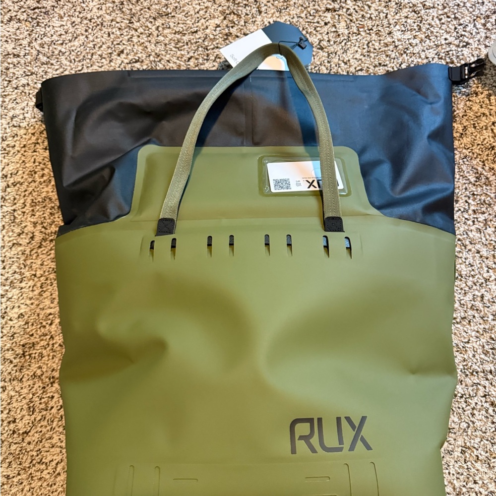 NWT RUX COOLER BAG